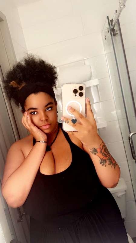 if you think i’m pretty, buy me something nice ☺️