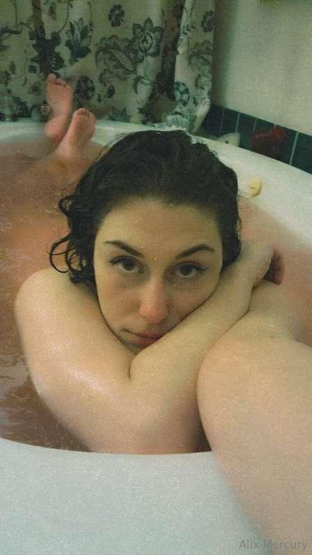 It's been a little while since invited you into my bath... ;..