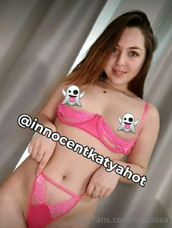 Stretched pussy play ⏯ 
@innocentkatyahot has a new sexy con..