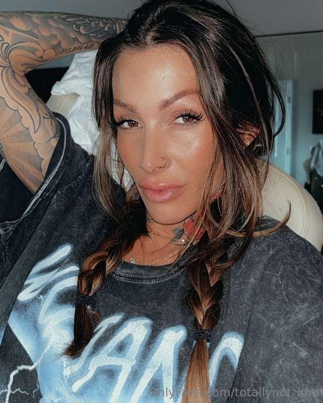 Happy Monday🖤