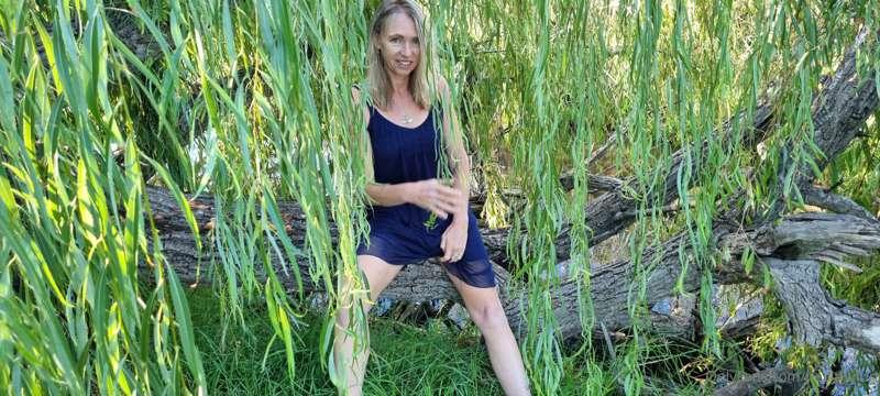 A Blonde in a Blue dress a willow and legs