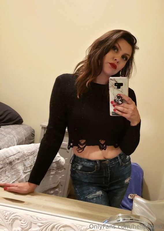 💋 Red lips sink ships. 🫦