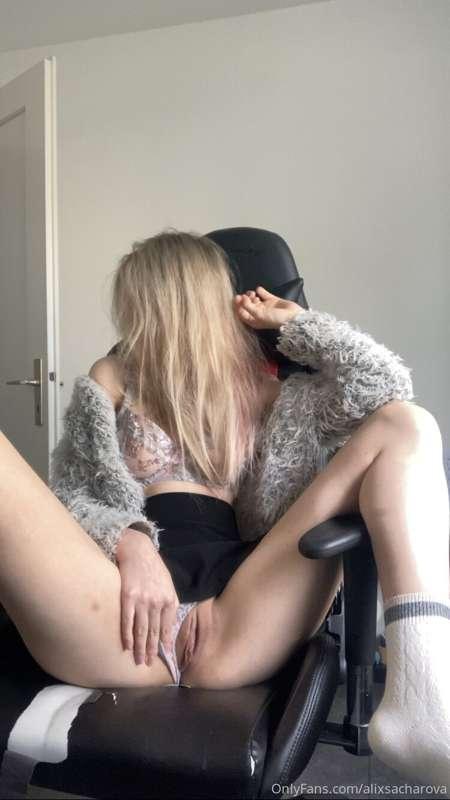 On my way back to Poland and ready to take nudes daily again..