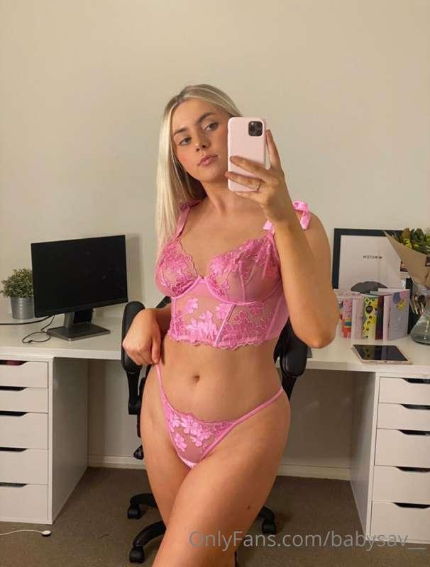 Hello 😈 what sort of pics would you like to see?