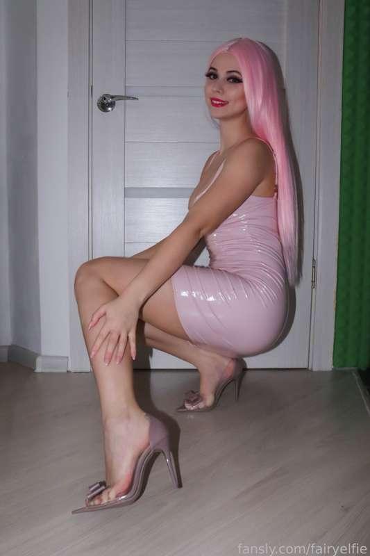 Wanna to be my slave?😈


#heels #latex #tightdress #shoes #egirl #femdom #bentover #bendover #boobs 