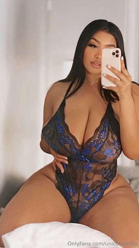 Do you prefer me with black hair and thicker ?👀