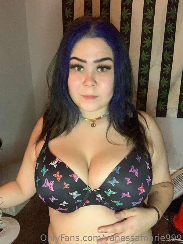 dm for customs and sessions im available 💦