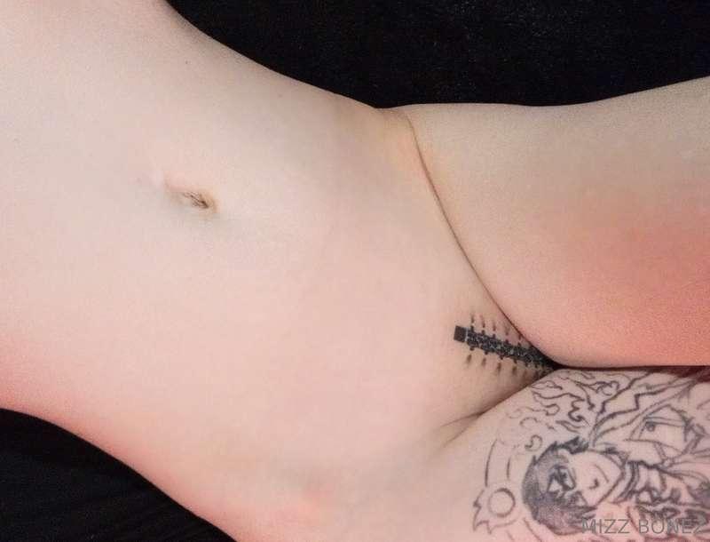 Wanna unzip my zipper? 🤐 Here's a video of my tattoos effect..