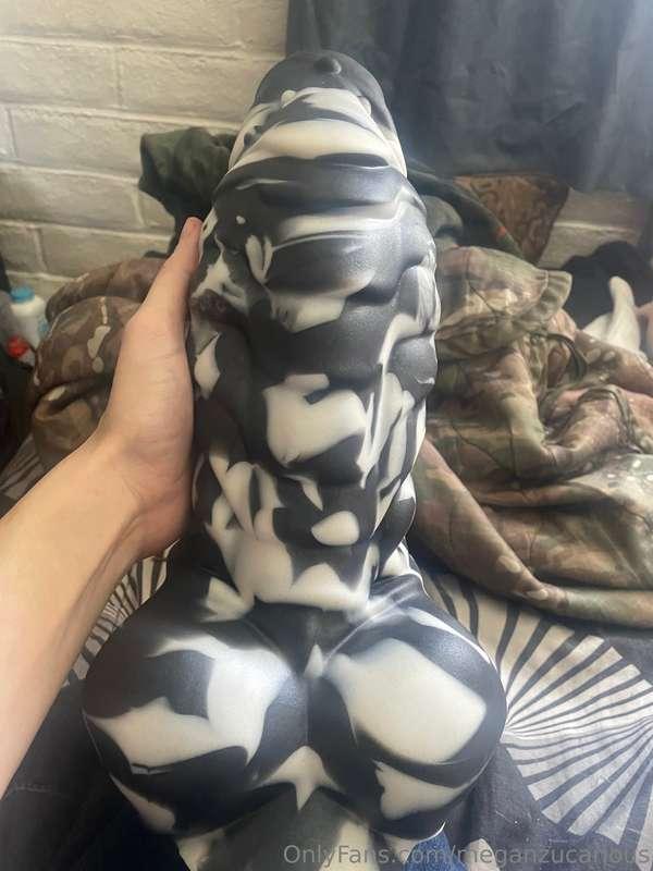 New toy. Told them to surprise me, and Bad Dragon delivered ..