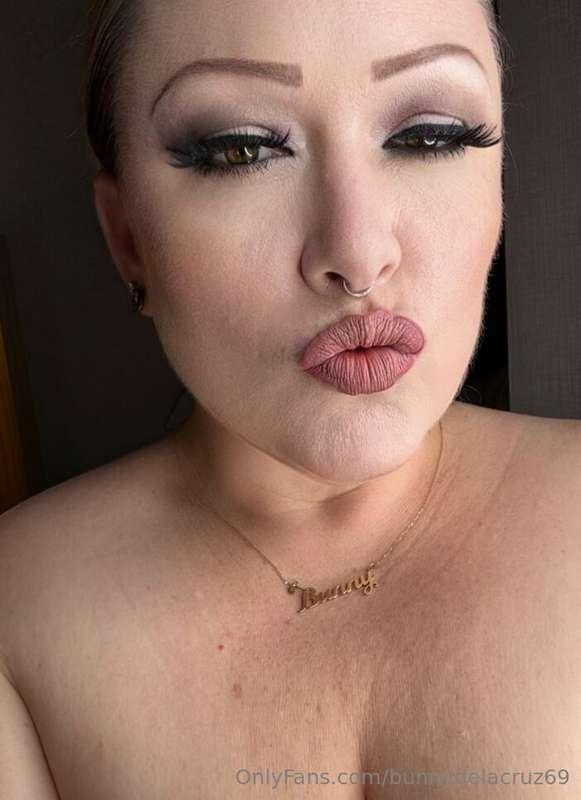 Kiss me I'm all yours 💋