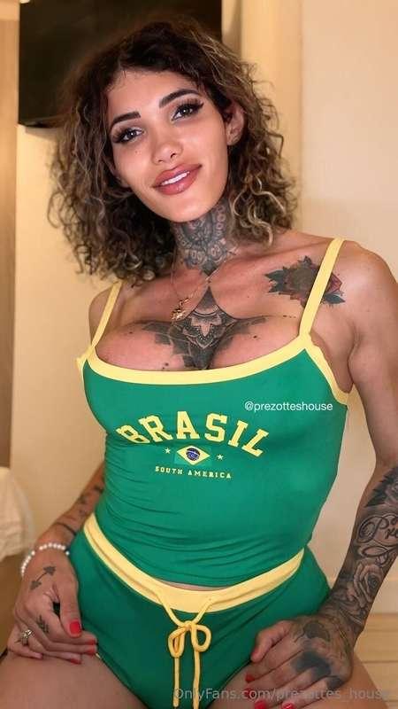 ## Your queen Brazilian   Comments up below, Let me know 💕