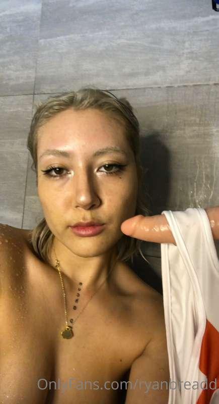 filming something!

tags: shower, nude, video, filming, dild..
