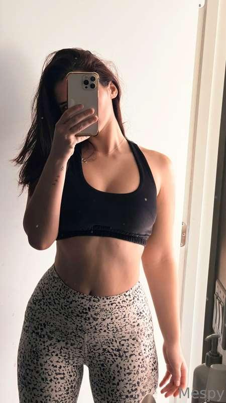 Mirror selfie? Oh, just making sure the gains are showing 😉✨
