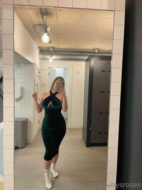 Happy new year! 🥂 This was my outfit for NYE (minus the sock..