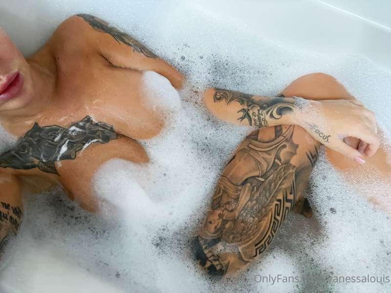 𝗐𝖺𝗇𝗇𝖺 𝗍𝖺𝗄𝖾 𝖺 𝖻𝖺𝗍𝗁 𝗐𝗂𝗍𝗁 𝗆𝖾 ? 🛁 
in your inbox is something…. ..