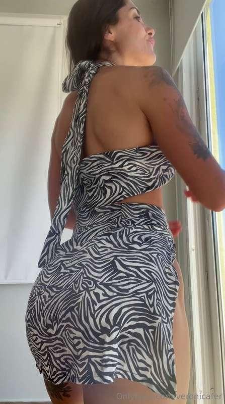 I wanna feel something hard from behind...😈