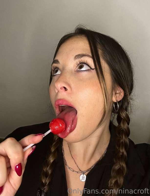 𝐒𝐭𝐢𝐜𝐤𝐲 𝐚𝐧𝐝 𝐒𝐰𝐞𝐞𝐭 🍦🍫Ever had something so sweet you had to li..