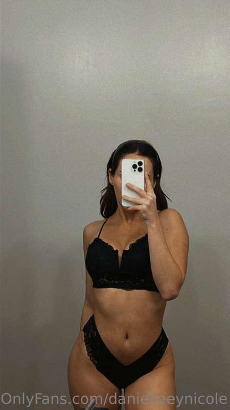 danielleeynicole image #0