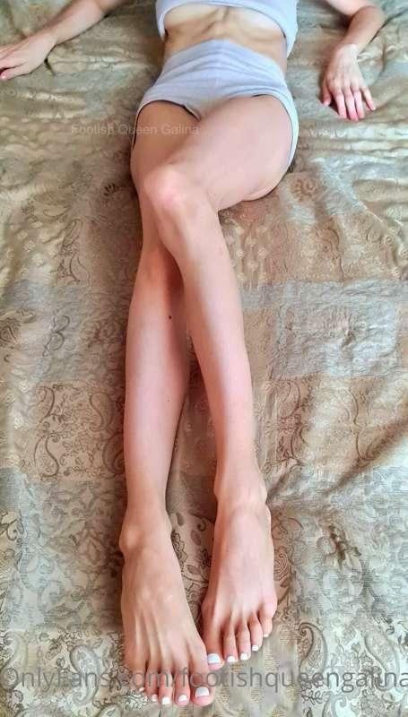 Cum join my toes 🌼
