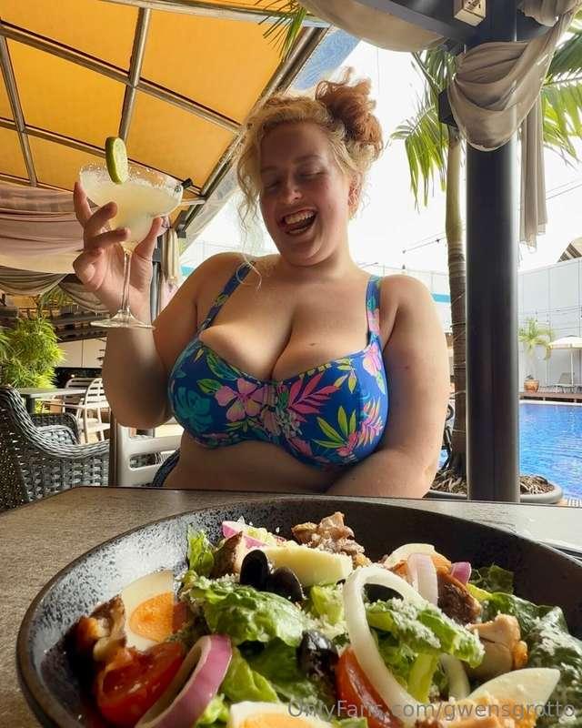 hi cuties!! 🍹 I'm jetting off on a big international adventu..
