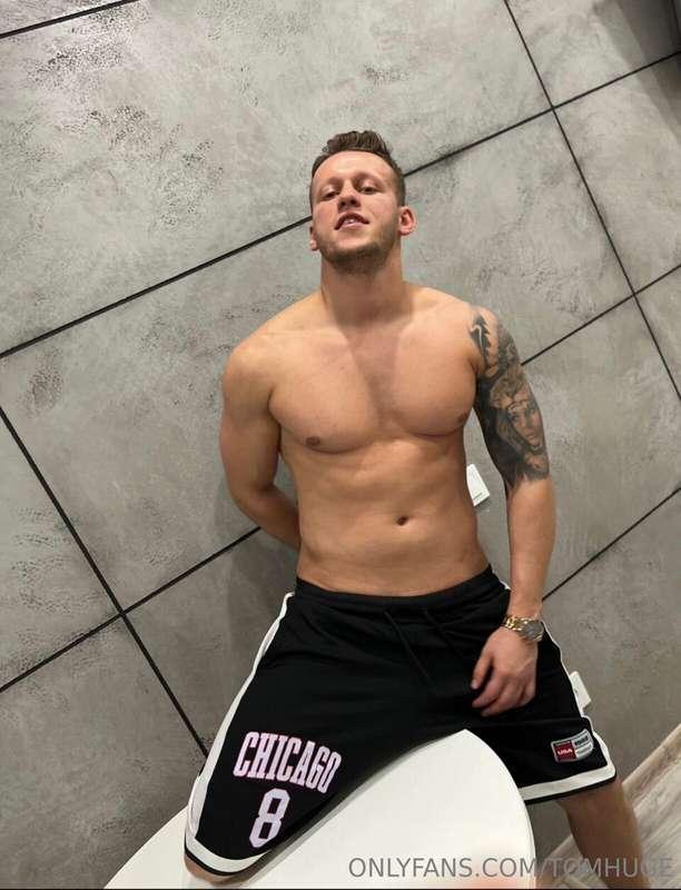 [AD] @FOXY_GARRY  huge guy with big cock!! 23 cm 🥵
 
👇

@fox..