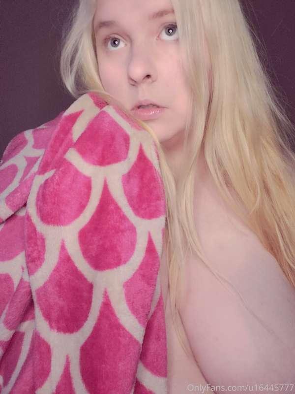 I'm a bratty little kitten ❤ daddy needs to spank me