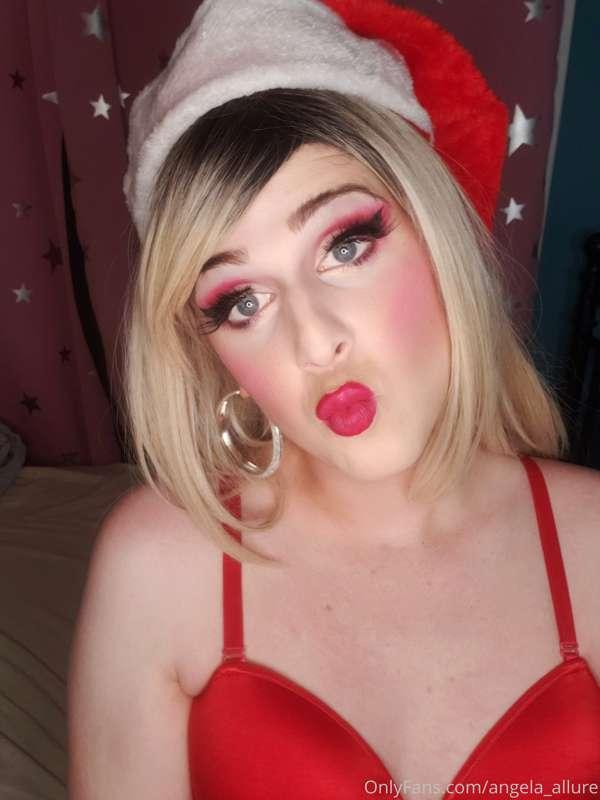 Kiss me under the misletoe💋