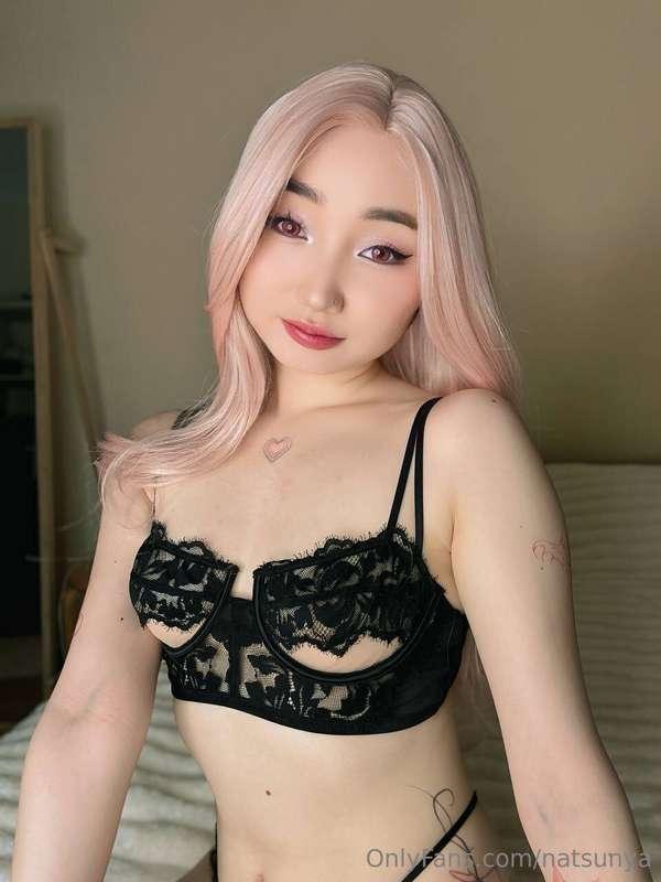 Updated my profile pic... What do you think? 🥺💖