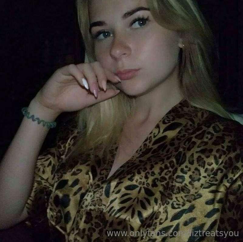 FREE FREE @starletstarvialet ✨ 
SEXTING 📲  
FETISH 👣  
COCK ..