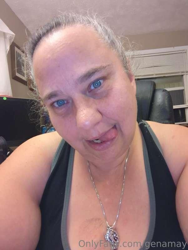 So bored lol. Happy Friday y'all🥰