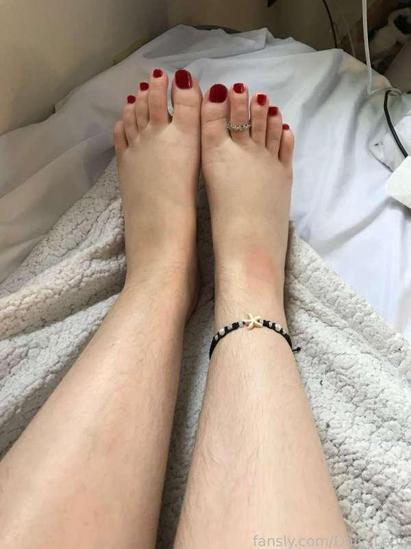 #feet #toes #soles #legs #longlegs #hairylegs #pale #footfetish #toerings