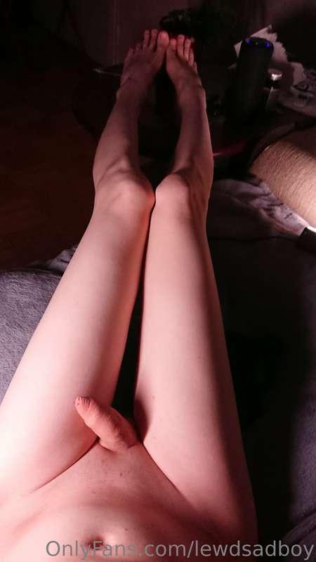 legs and feet :3