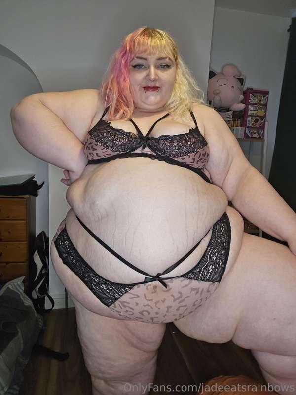 Look at me pose with my enormous growing belly. Tomorrow's v..