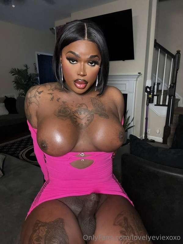NEW BESTIE BIG EBONY TRANS DICK & ASS 😻 @tsindiafrost SHE CU..