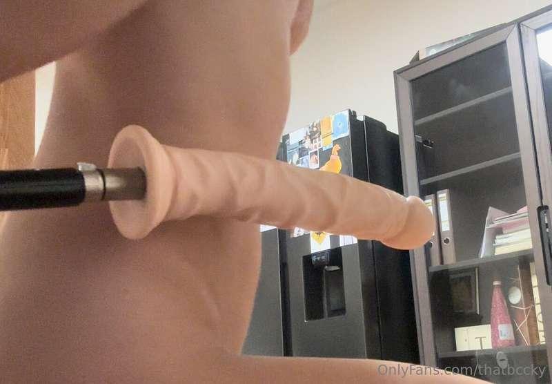 Guess who just got a fucking machine 😳