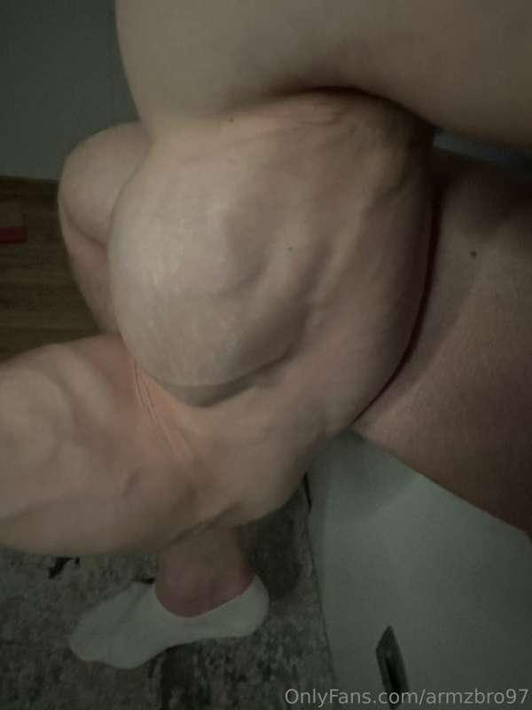 armzbro97 image #0