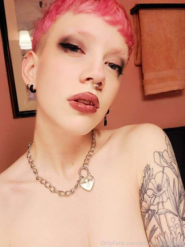 That "post sex" makeup look 🖤💋👅