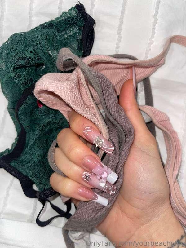 I sell panties !