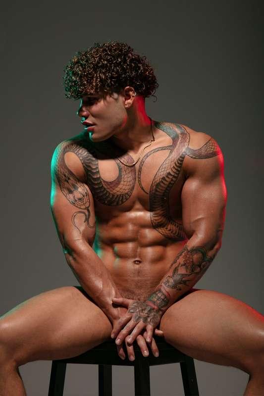 presenting @abrahamjqr 🔞😳🔥