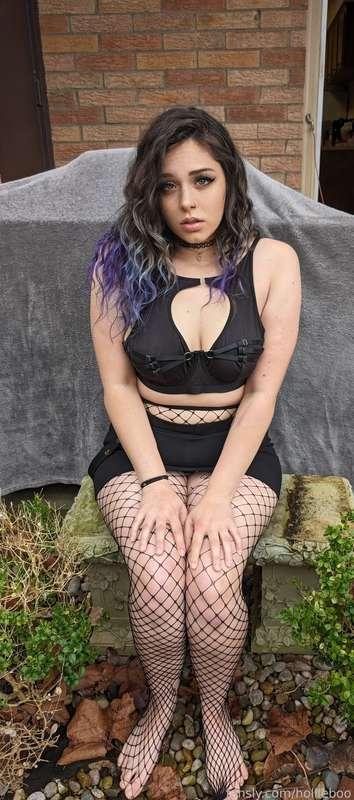 At the end I flash my tits 🙈

https://fans.ly/r/Hollieboo

#fyp #femdom #fishnets #naughty #milf #skirt #outside #findom #natural #thick #feet #boots