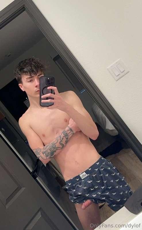 Make sure to go follow my hot friend 🥵 he has a big dick as ..