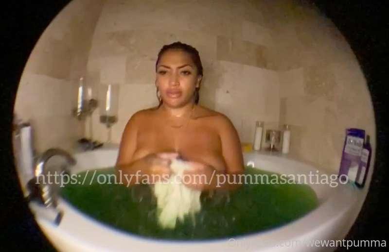 come see me daddy. my tits are so pretty. Unlock now