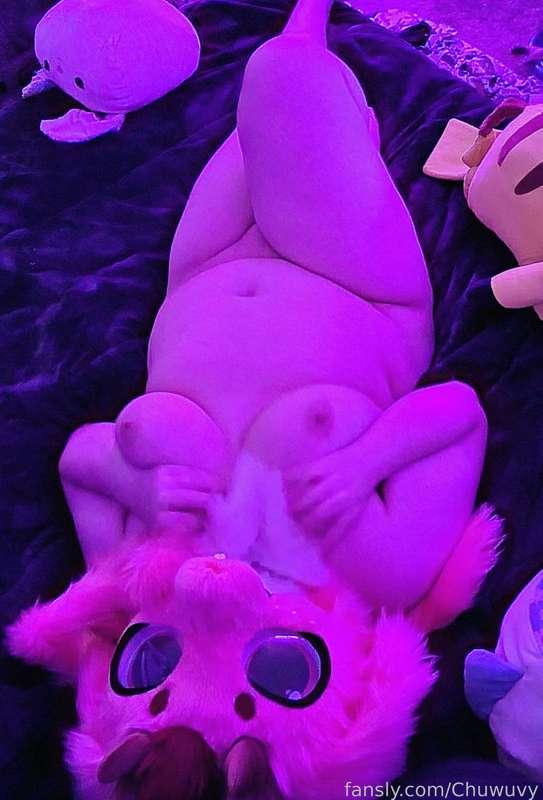 Wyd if I'm chilling in your bed like this? 🤨