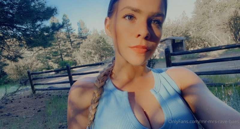 I hope everyone is enjoying their week 😘😘 Tell me something ..