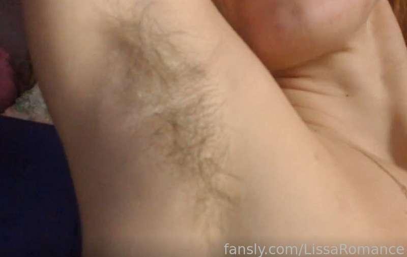 Did you know I had hairy armpits? 🥰😱❤️
#armpits #hairyarmpit #hairyarmpits #pits #hairypits #hairy #fetish