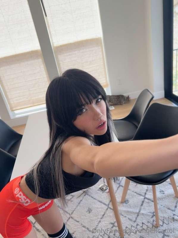 POV: im reaching for it >;3
