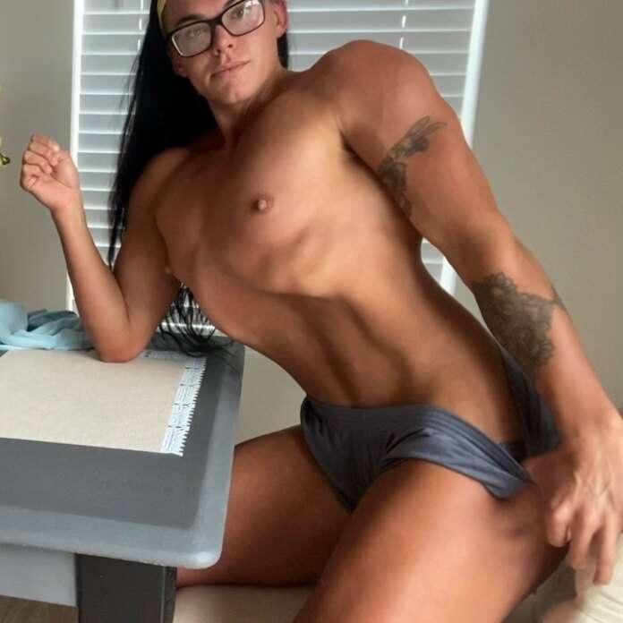 Would you arm wrestle me topless? 🤪