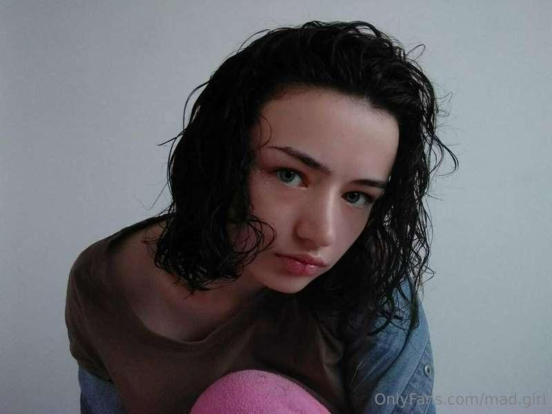 🥵💦THIS WET, INSATIABLE BRUNETTE IS READY TO MAKE YOUR ENTIRE..