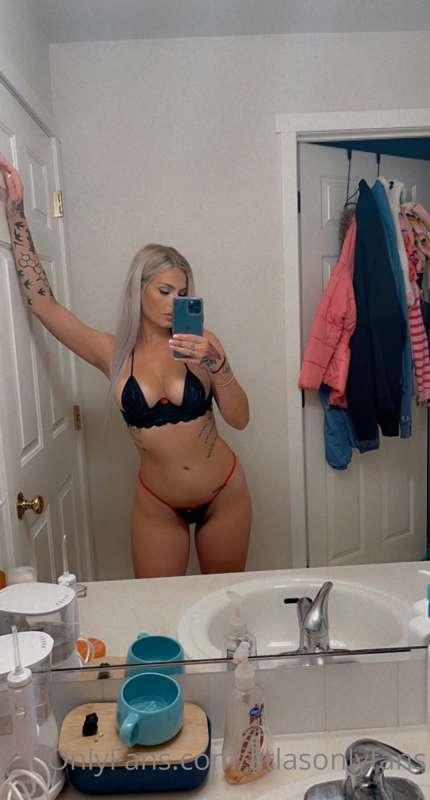 Kinda vibing this outfit hard