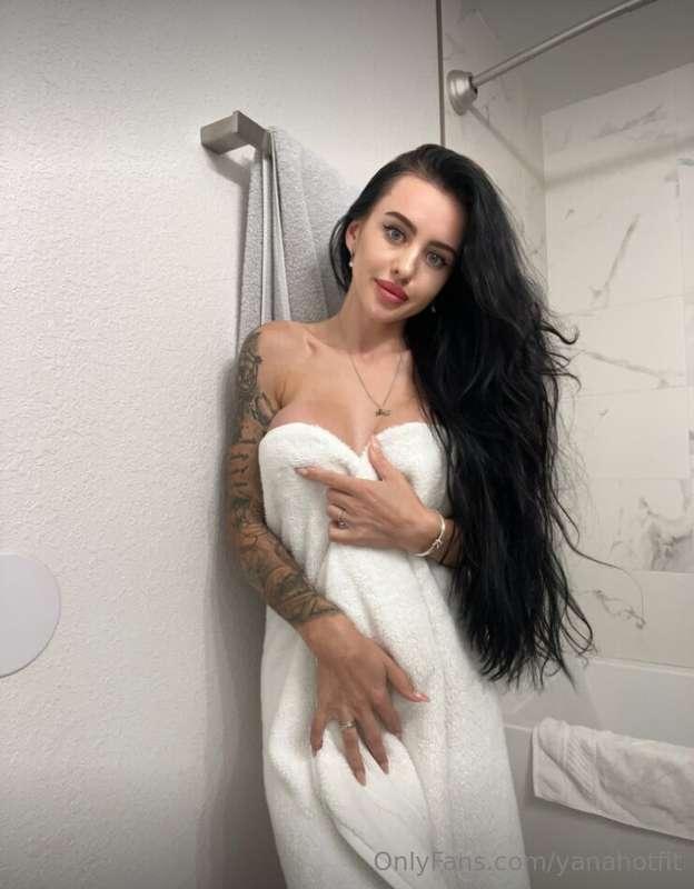 💦Today's rain isn't outside…it's in my bathroom.😉💋You peek t..